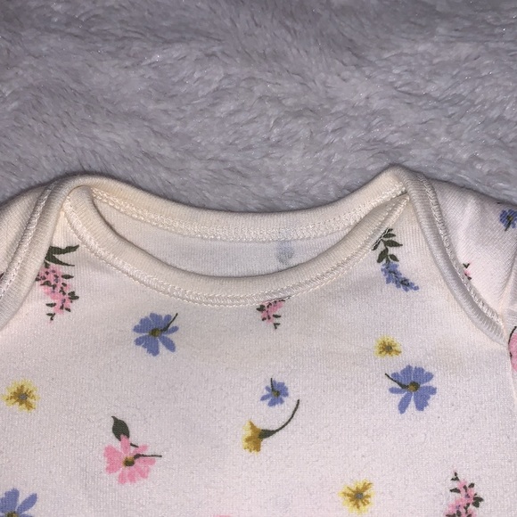 (3 for $10) old navy floral bodysuit 🌸 - Picture 3 of 4